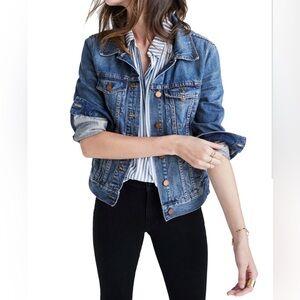 Madewell
Classic Jean Jacket
SIZE MEDIUM
